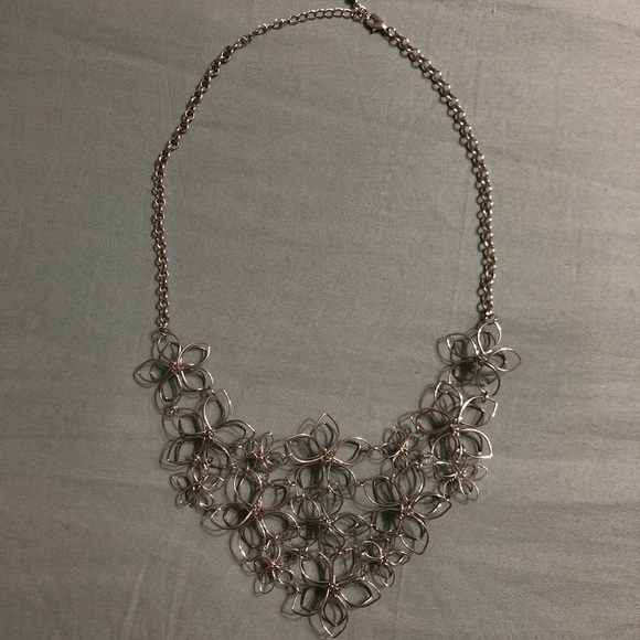 Flower Necklace! - Picture 3 of 4